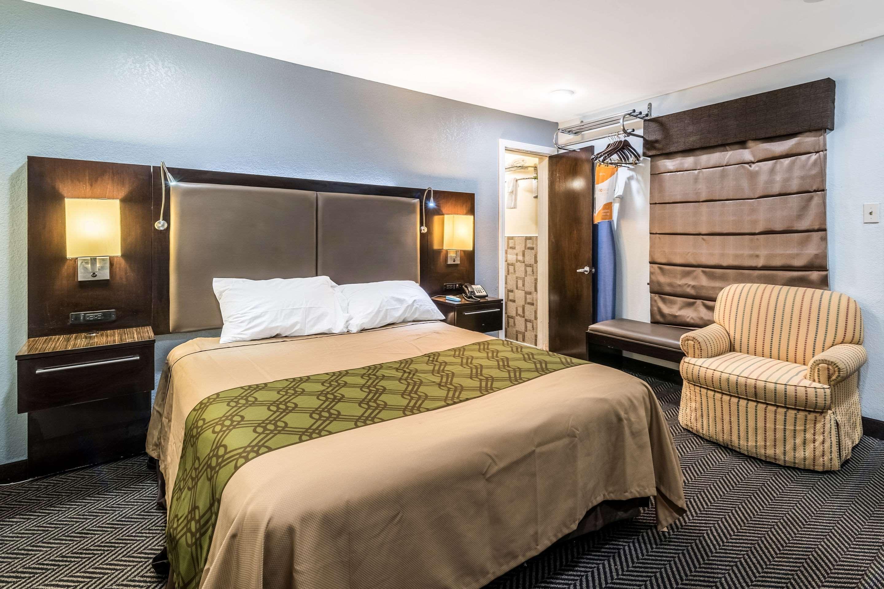 Econo Lodge Rutland City Near Hwy 7 Bagian luar foto