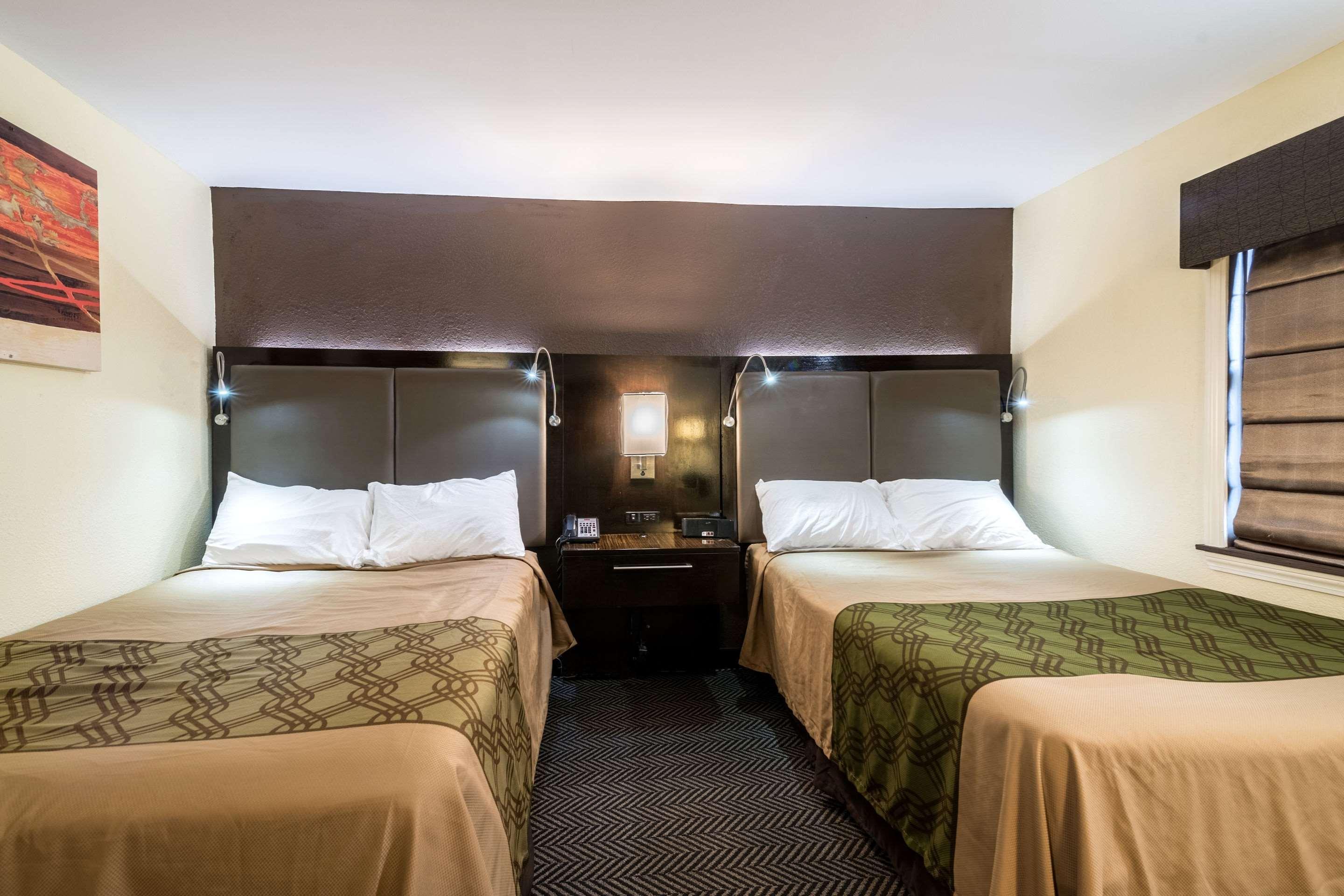 Econo Lodge Rutland City Near Hwy 7 Bagian luar foto