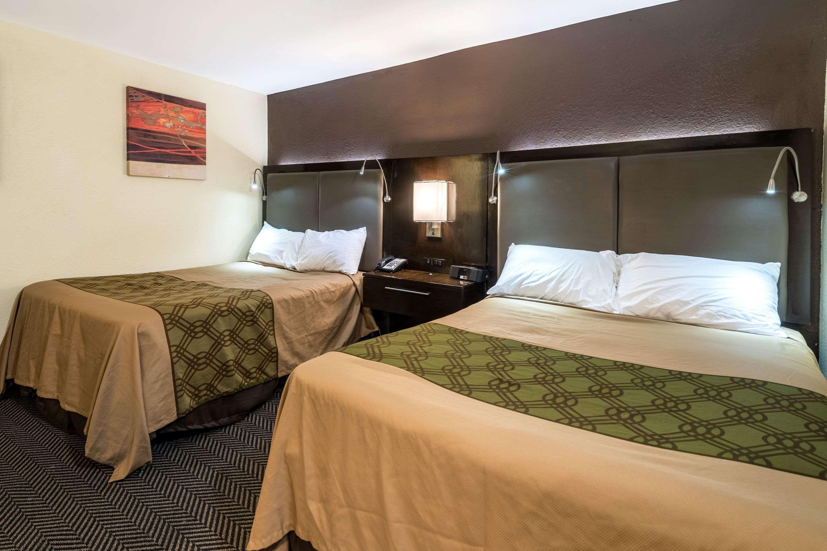Econo Lodge Rutland City Near Hwy 7 Bagian luar foto
