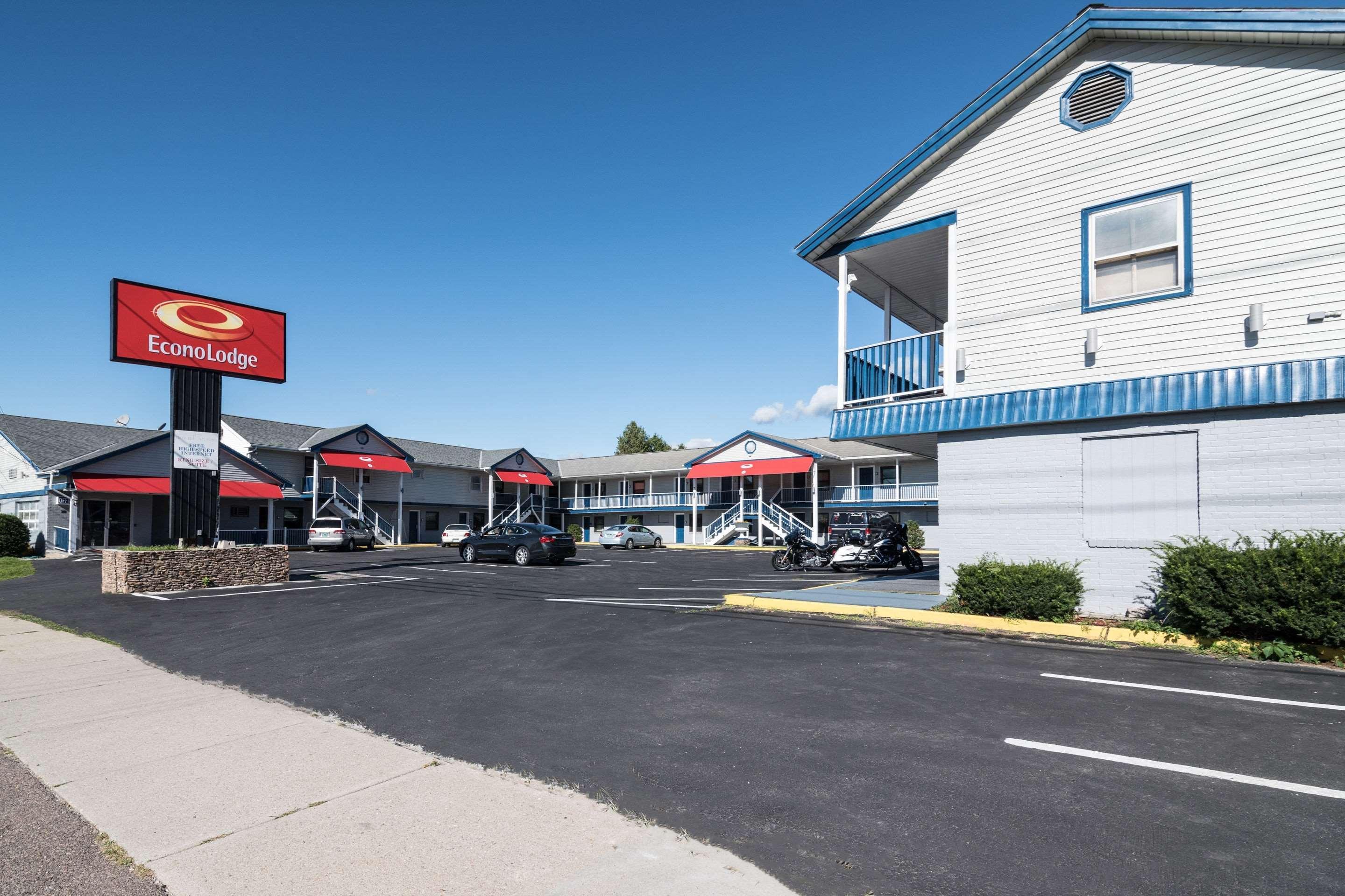 Econo Lodge Rutland City Near Hwy 7 Bagian luar foto