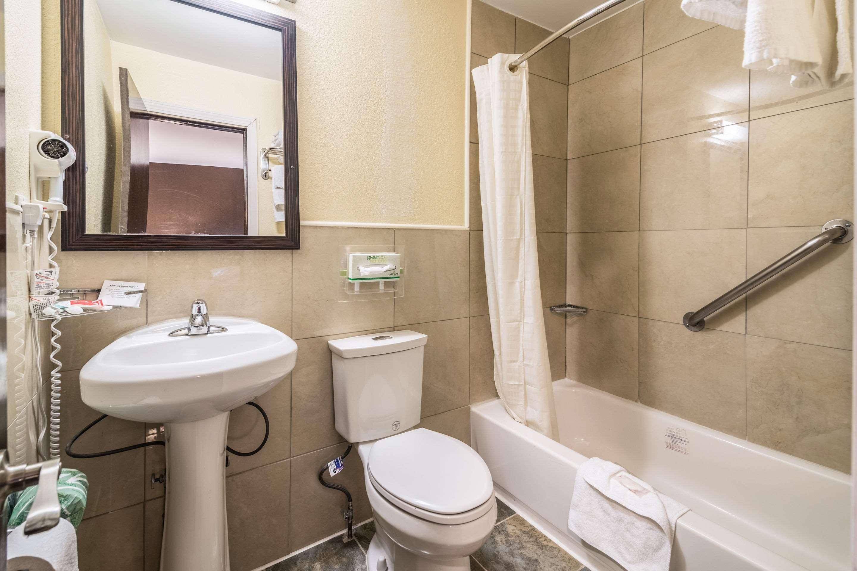 Econo Lodge Rutland City Near Hwy 7 Bagian luar foto