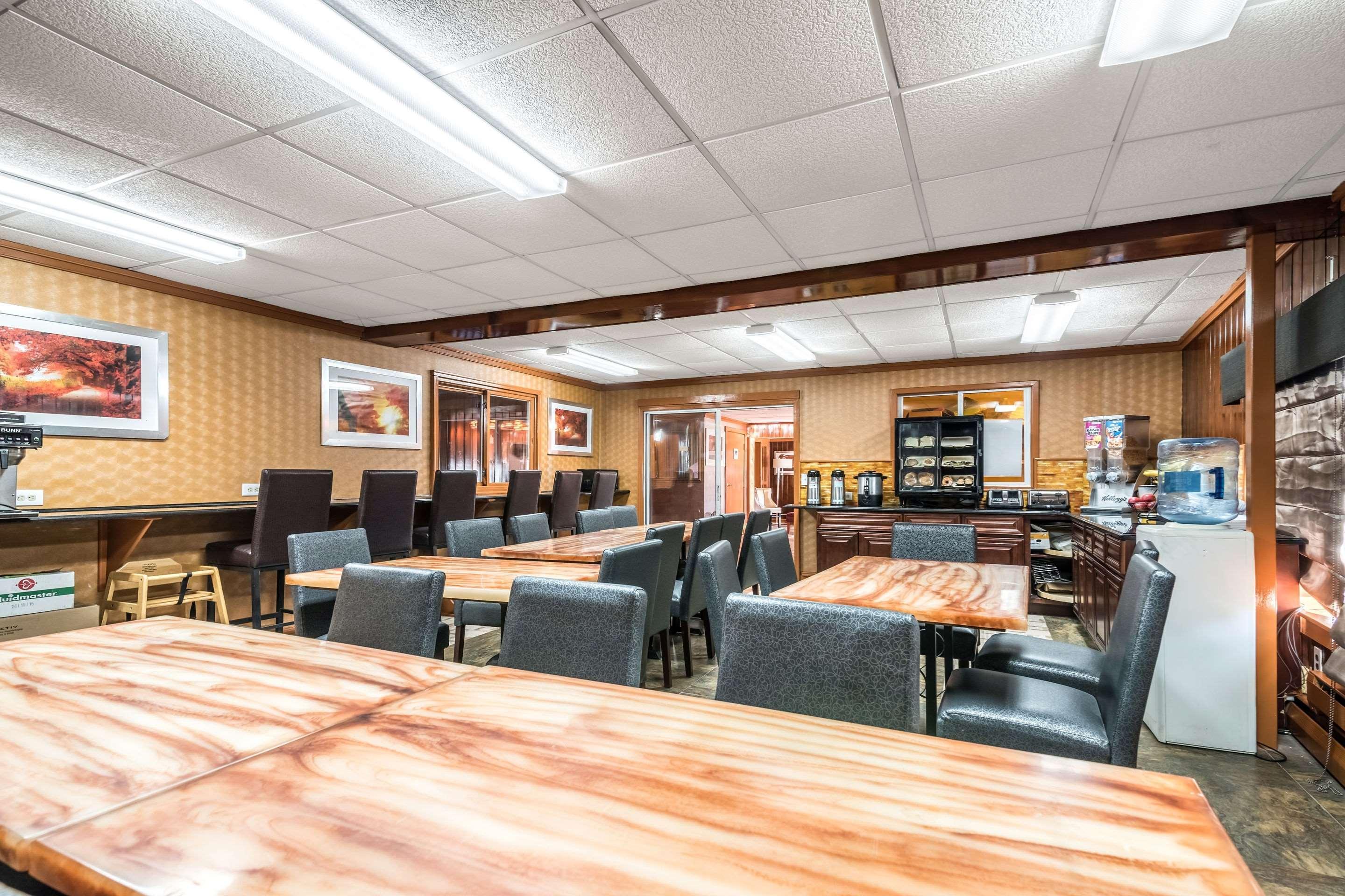 Econo Lodge Rutland City Near Hwy 7 Bagian luar foto